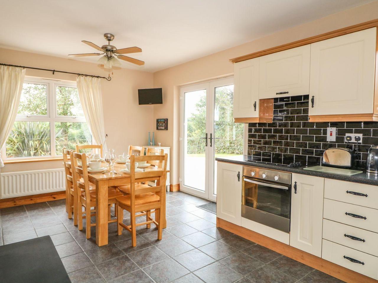 Kate'S Cottage ราทมัลเลน ภายนอก รูปภาพ