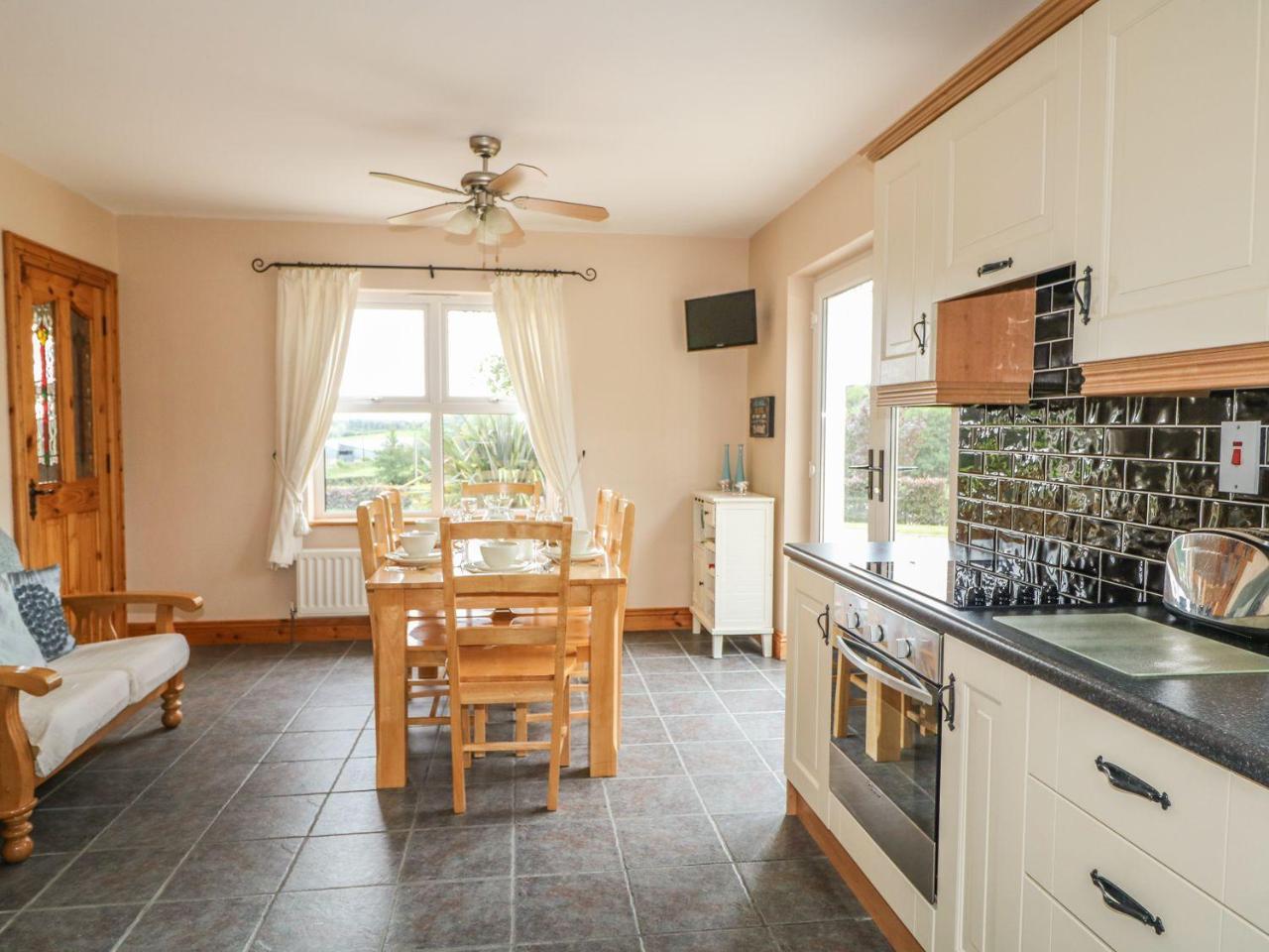 Kate'S Cottage ราทมัลเลน ภายนอก รูปภาพ